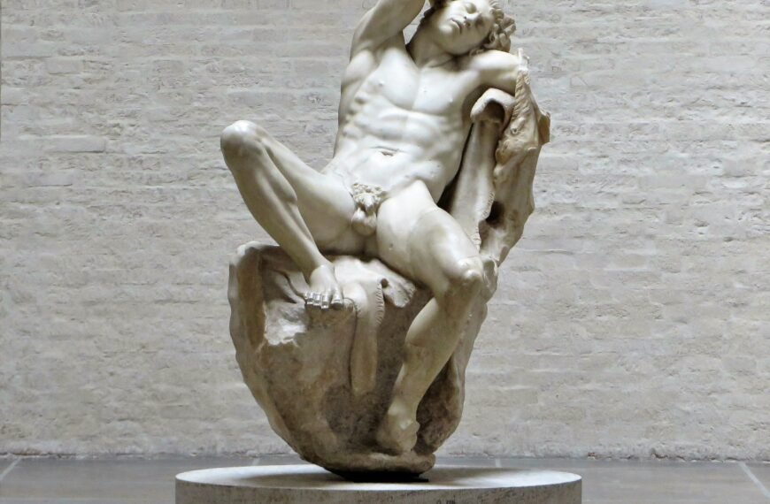 Top 10 Hunkiest Statues You’ll Want to Stare&hellip;