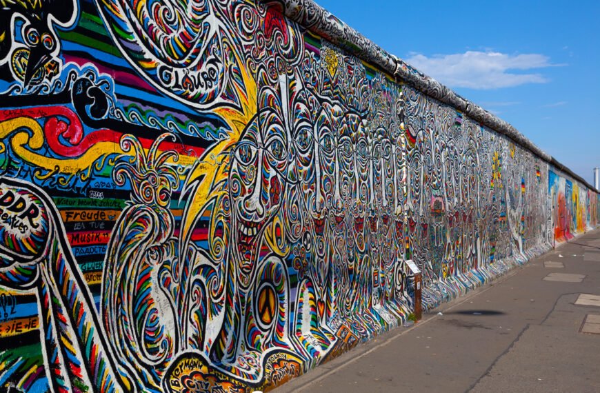 The Secret Queer History of the Berlin Wall